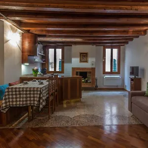 calle-del-forno-apartment.hotelslidodijesolo.com/